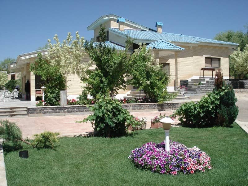 اجاره ویلا سوئیت در دهکده زاینده رود چادگان