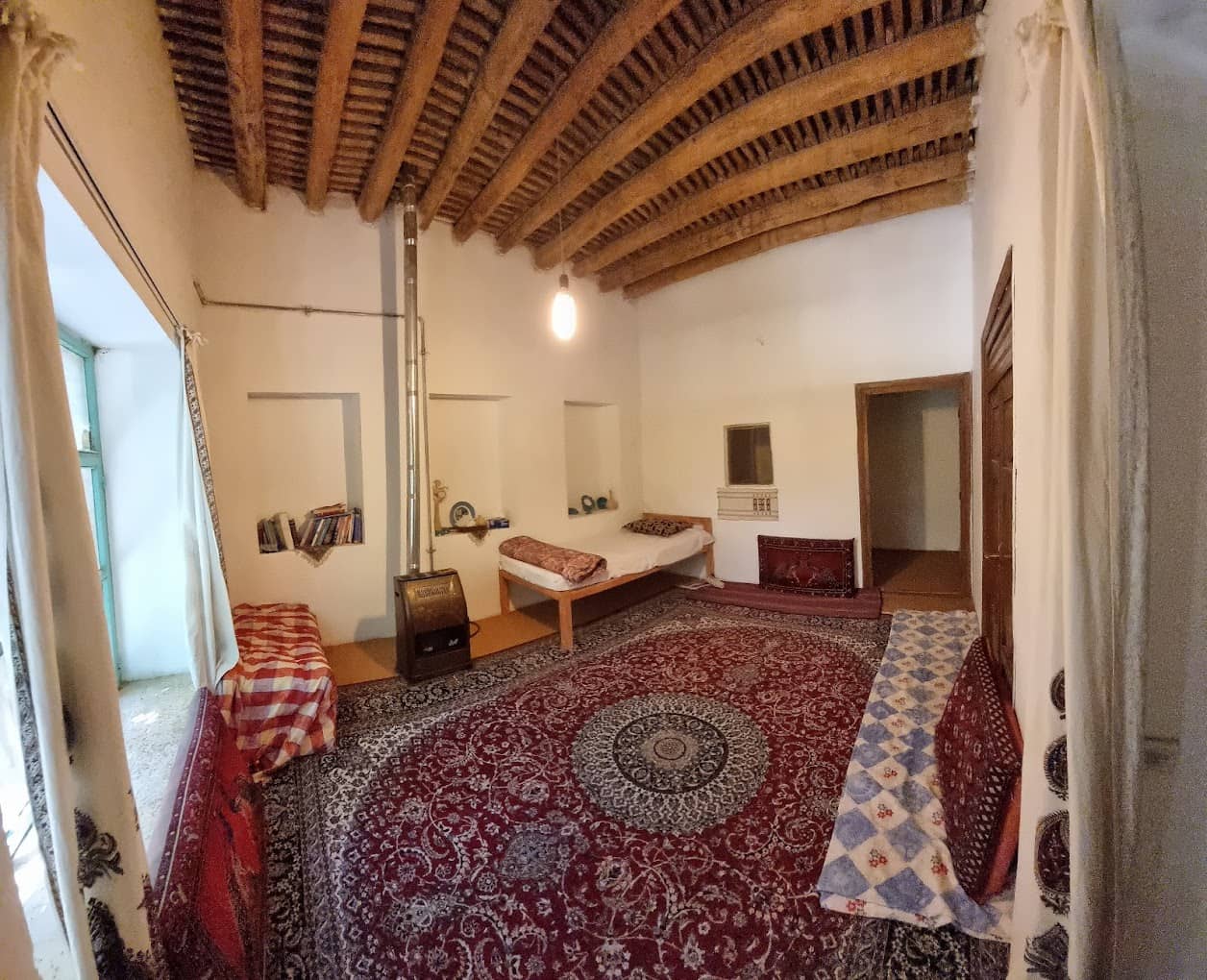 اجاره اقامتگاه بومگردی در بویین میان دشت اصفهان - پونستان