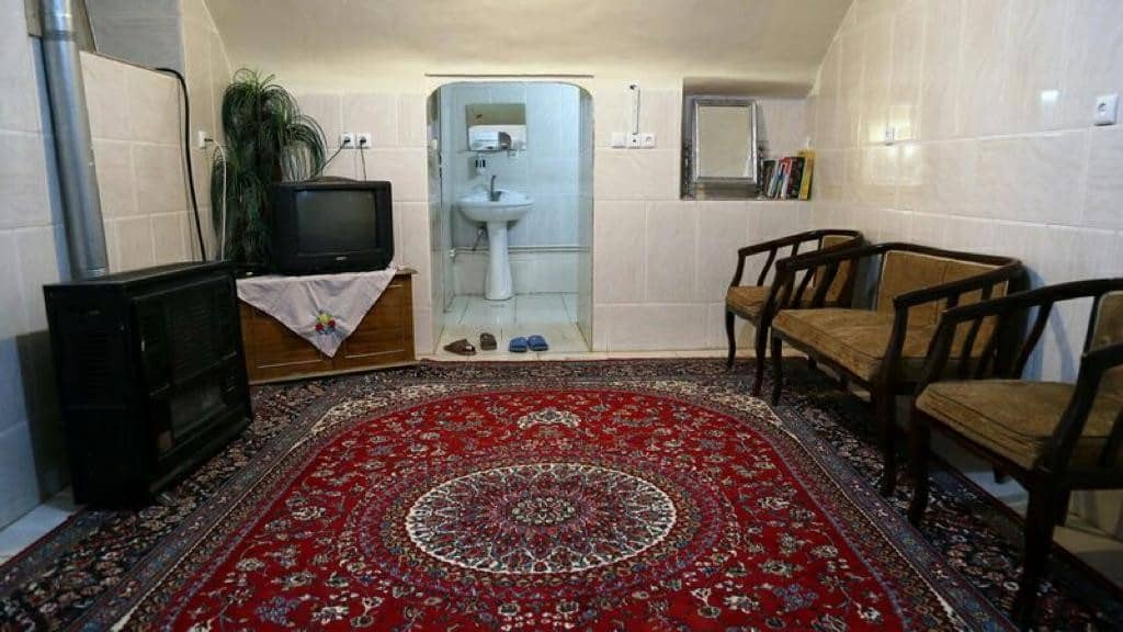 اجاره روزانه سوئیت مبله ارزان در یزد-زمرد زیرزمین