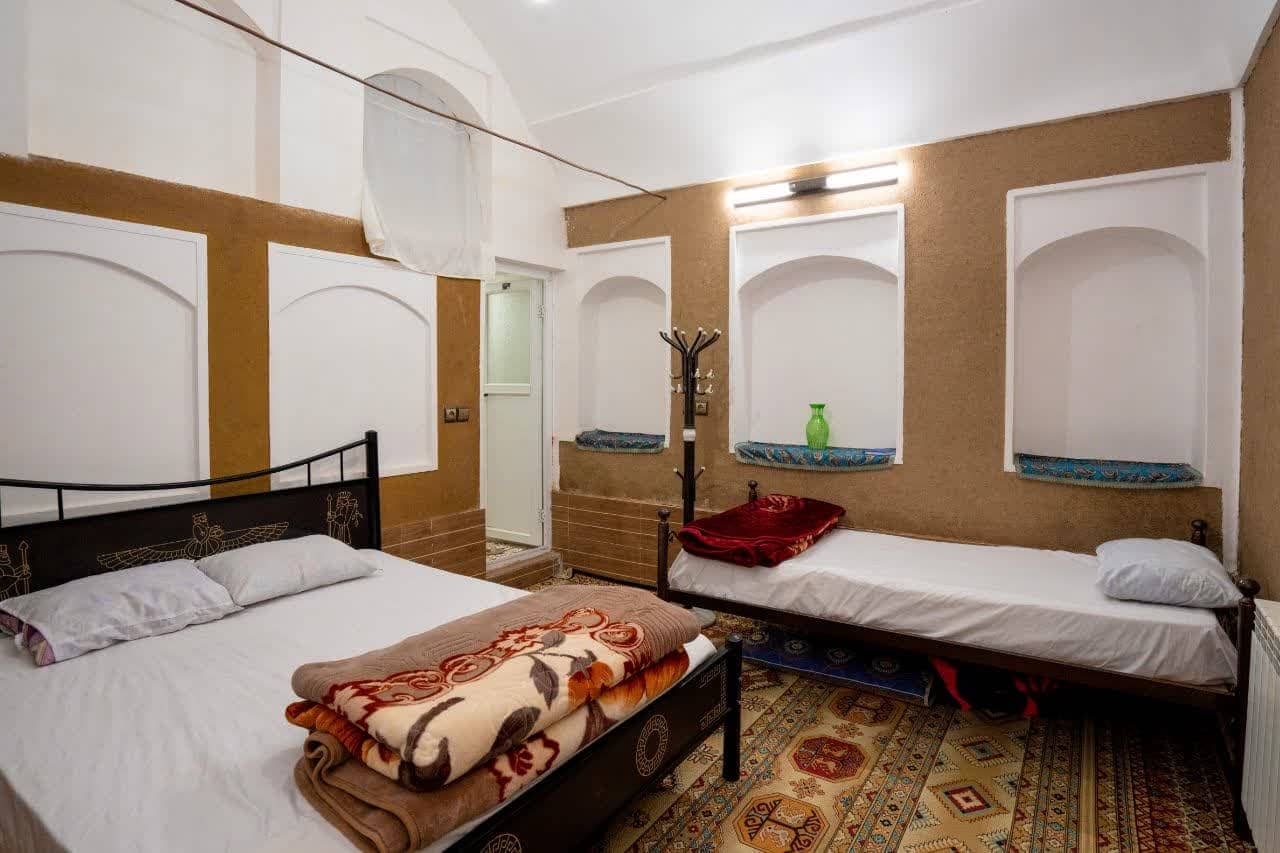 اجاره اقامتگاه بوم گردی سنتی در ورزنه اصفهان - اتاق 1 سه تخته