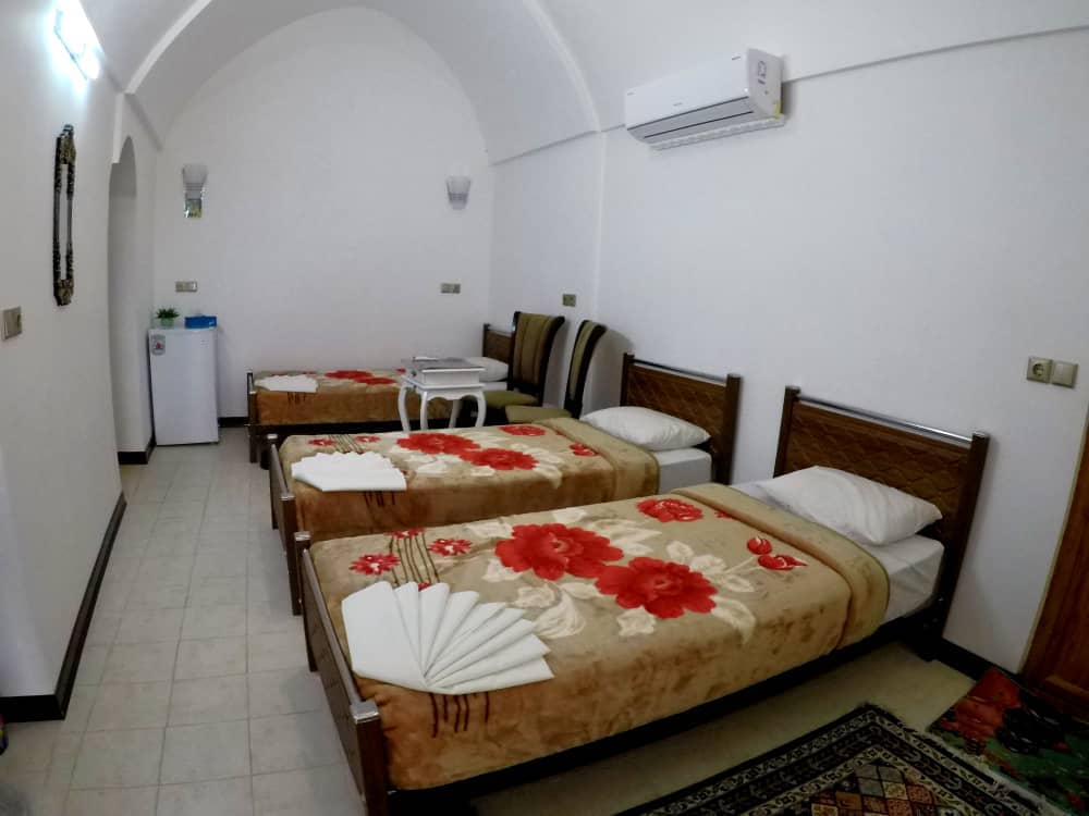 اجاره اتاق سنتی در فاضل نراقی کاشان - 5 تخته مستر