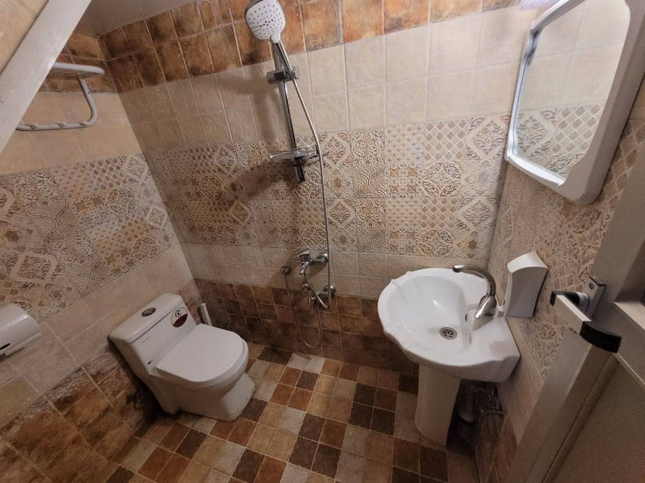 اجاره سوئیت سنتی مستر دار در ملا فتح اله کاشان - نارگل