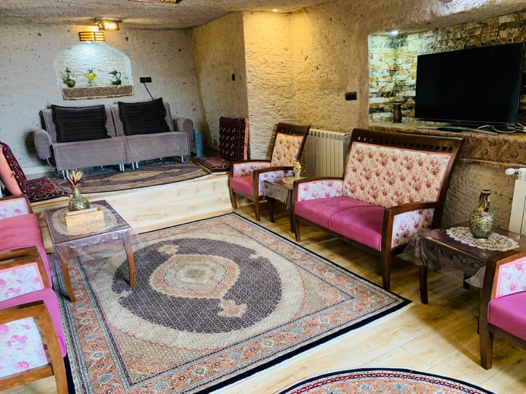 اجاره بومگردی صخرهای در کندوان تبریز
