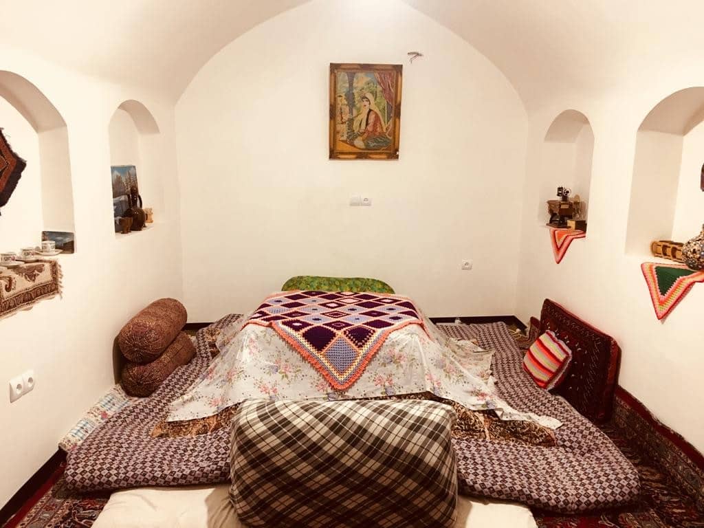 اجاره اتاق بومگردی در بیابانک سرخه - کرسی