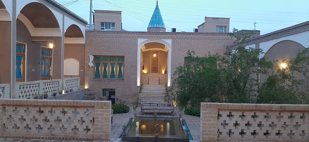 اجاره اقامتگاه سنتی در کاشان - بابونه