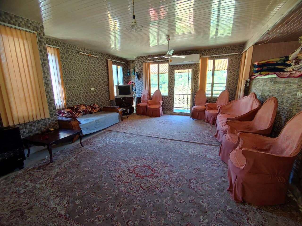 اجاره سوئیت جنگلی در روستای جمشیدآباد زیر آب - 301 آسمان