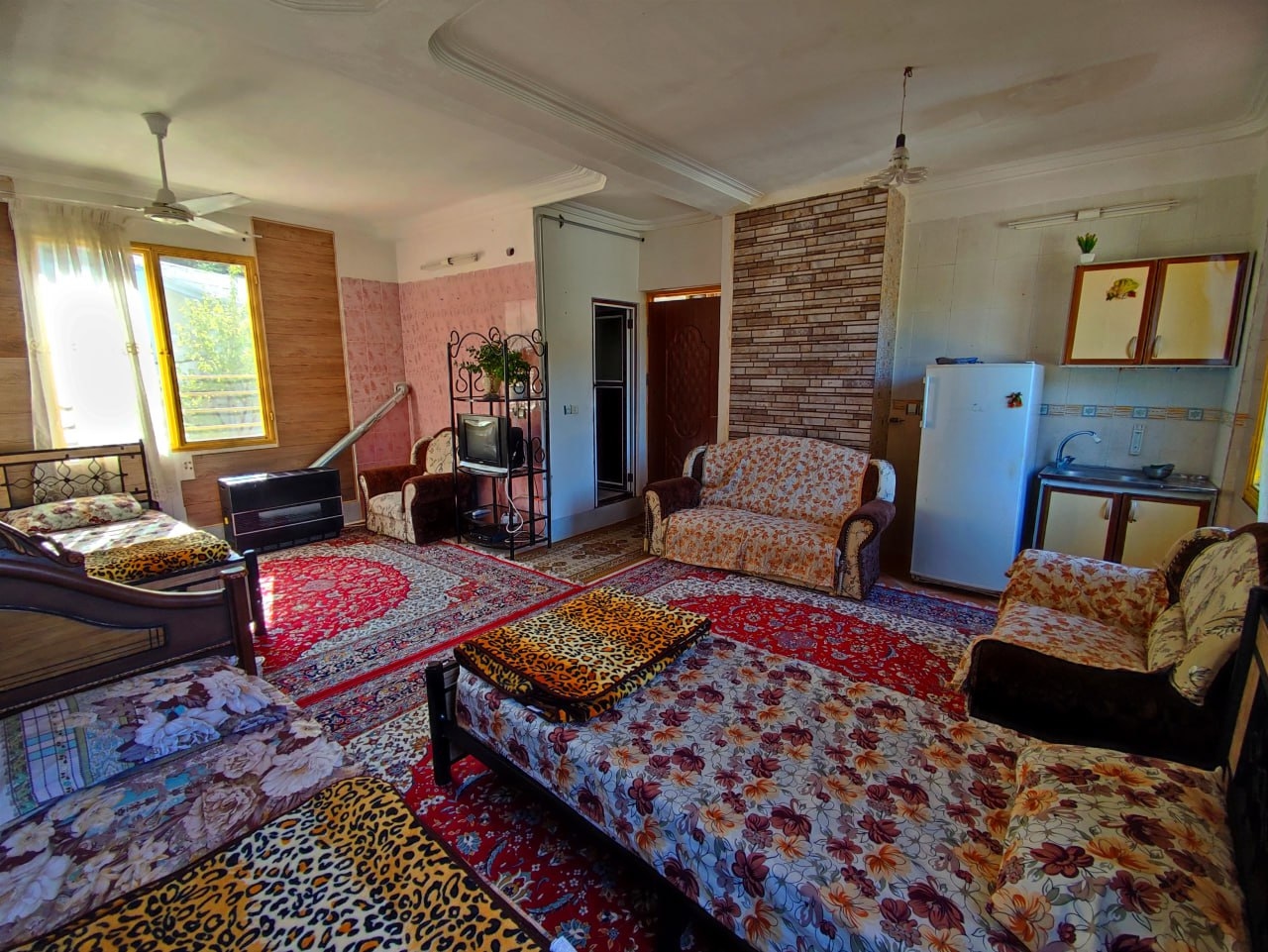 اجاره سوئیت جنگلی در روستای جمشیدآباد زیر آب- 201 ارغوان