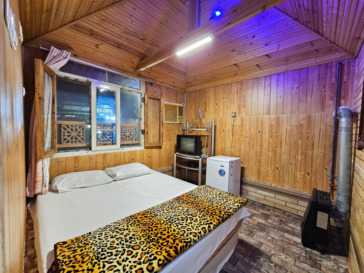 اجاره سوئیت جنگلی در روستای جمشیدآباد زیر آب- کلبه 2 افرا