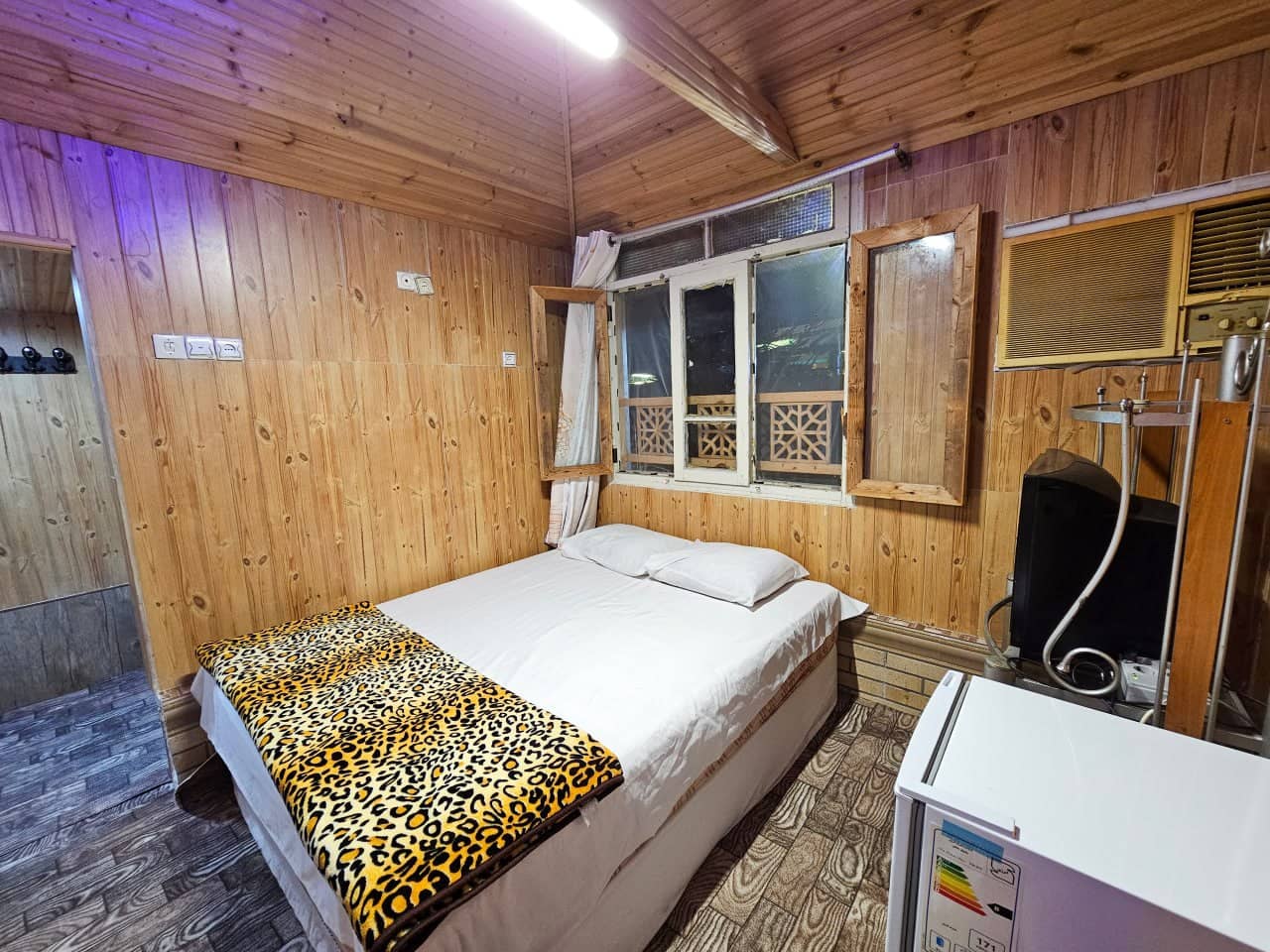 اجاره سوئیت جنگلی در روستای جمشیدآباد زیر آب- کلبه 2 افرا