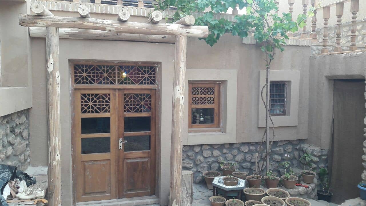 اجاره اتاق سنتی در روستای گردشگری قلعه بالا بیارجمند - مادر