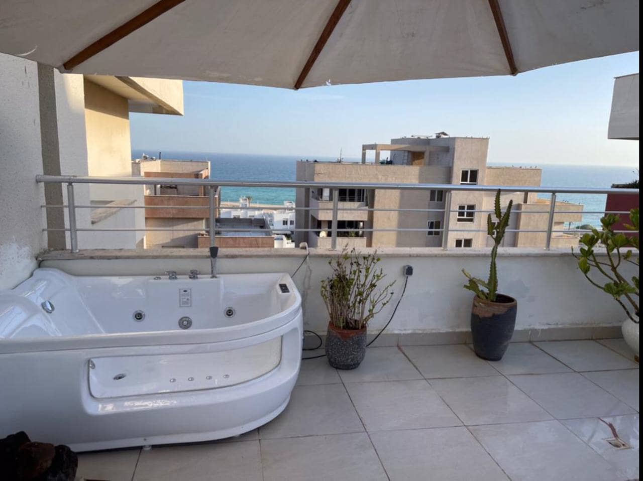 اجاره آپارتمان در دهکده ساحلی کیش - سه خوابه طبقه هفتم-نزدیک ساحل