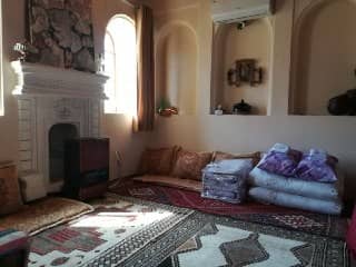 اجاره اقامتگاه سنتی در زند شیراز