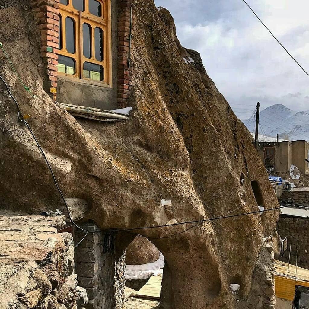 اجاره اقامتگاه بومگردی صخره ای در کندوان تبریز