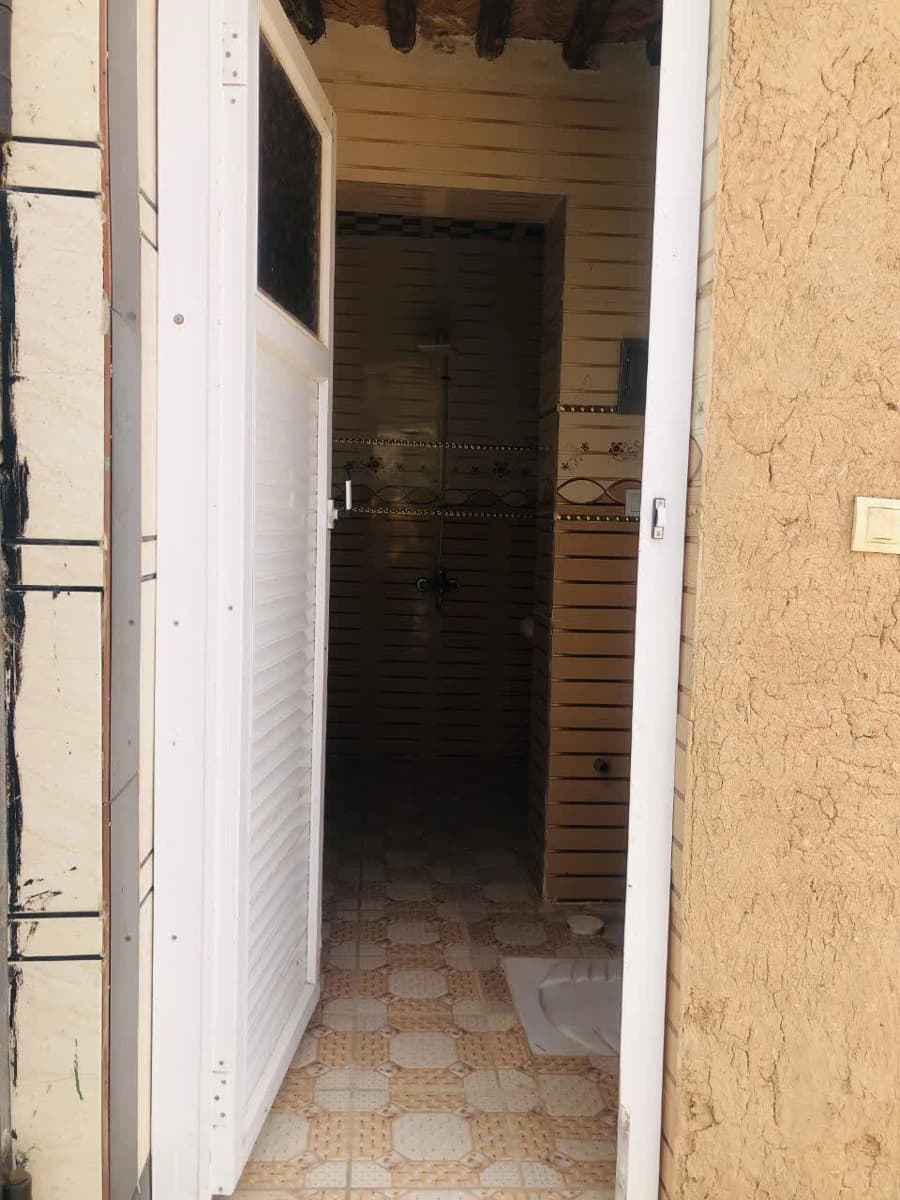 سرویس بهداشتی و حمام جنب اتاق
