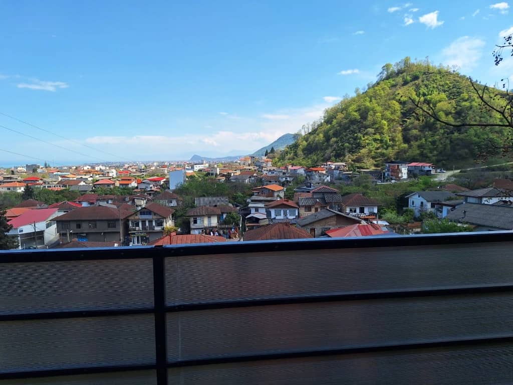 کلبه سوئیسی جنگلی در لاتمحله رامسر جکوزی