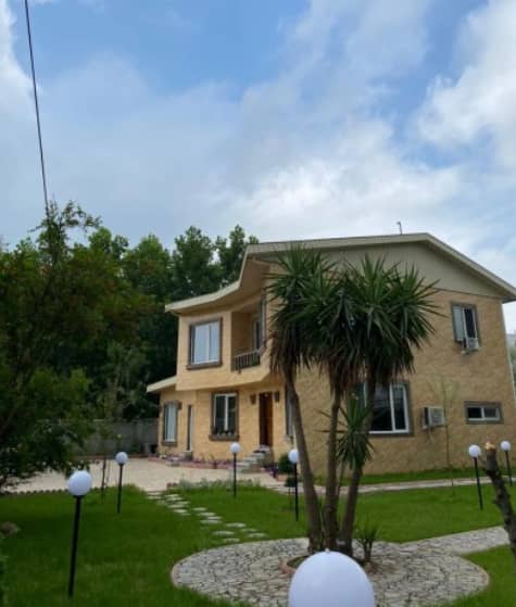 ویلا با استخرسرپوشیده آبگرم در روستای چوکام خمام نما ساختمان
