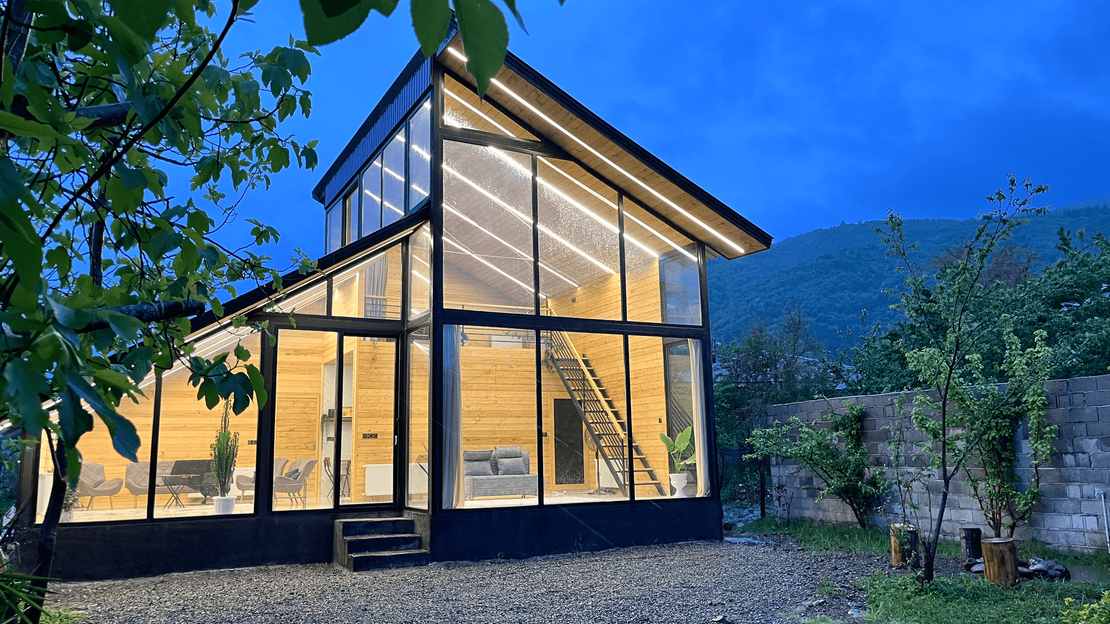 کلبه شیشه ای در روستای معاف ماسال - افرا نما