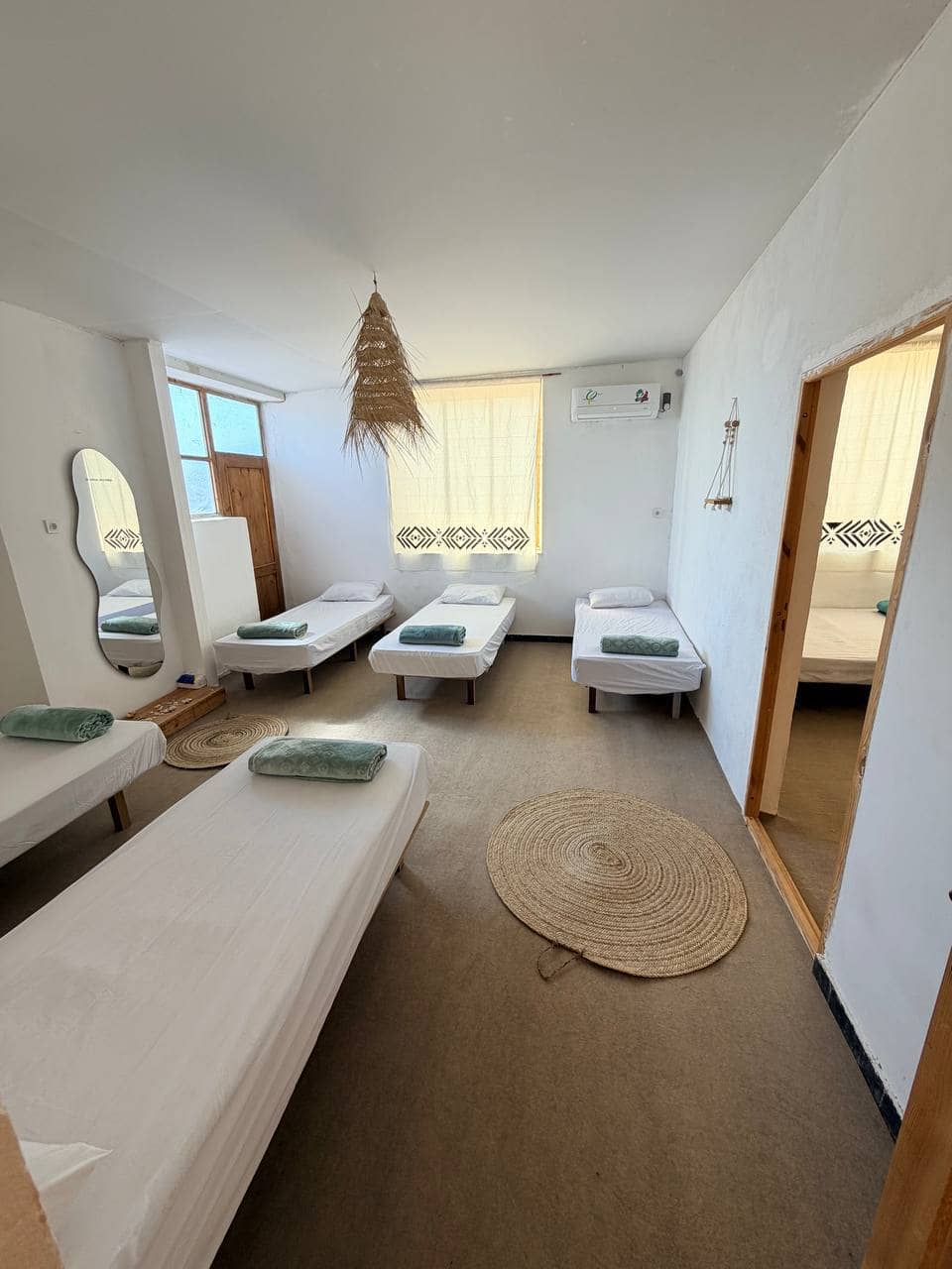 سوئیت بومگردی در شیب دراز قشم - هفت نفره محوطه