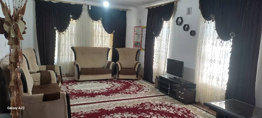 منزل ویلایی در فارسبان نهاوند حیاط و چشم انداز