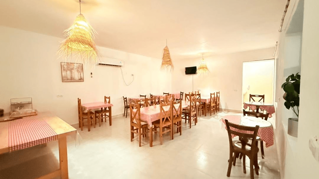 اقامتگاه بومگردی با استخر روباز آبسرد در سلخ قشم - چهار تخته محوطه