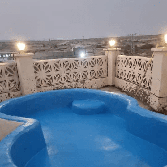 اقامتگاه بومگردی با استخر روباز آبسرد در سلخ قشم - چهار تخته محوطه