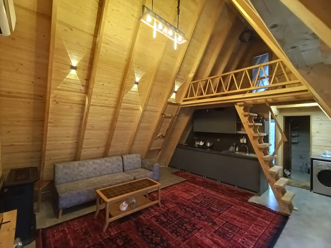 کلبه سوئیسی استخردار در روستای تجن گوکه - آستانه اشرفیه نمای کلبه