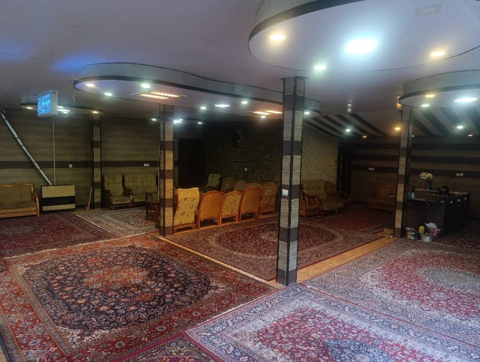 ویلا باغ نزدیک رودخانه در باغشاد باغبهادران حیاط