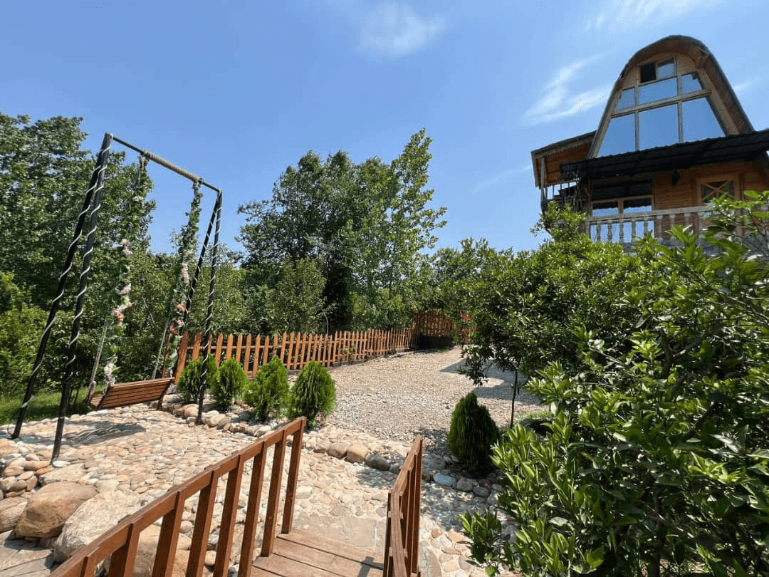 کلبه جنگلی جکوزی دار در روستا کبریاکلا - بابل نما کلبه