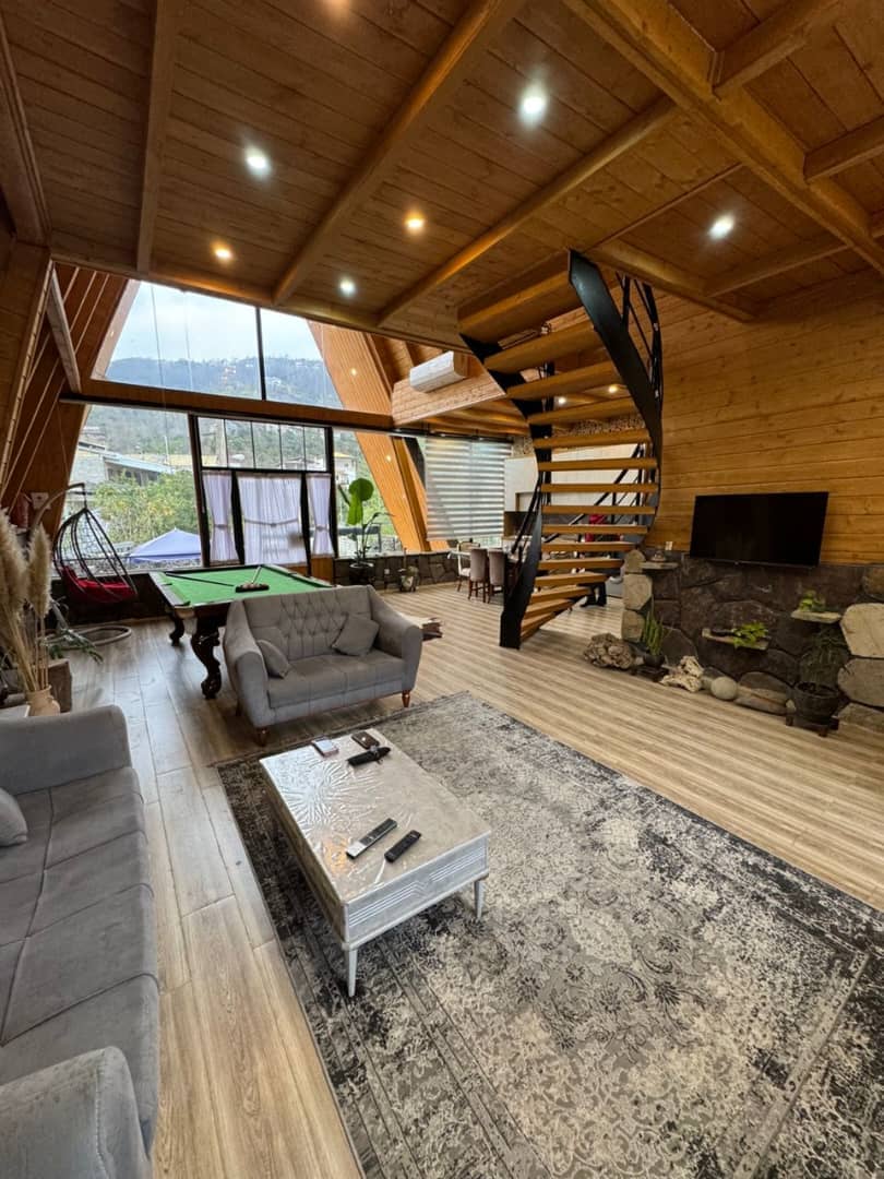 کلبه سوئیسی استخر سرپوشیده و جکوزیدار در روستای لتررامسر نما