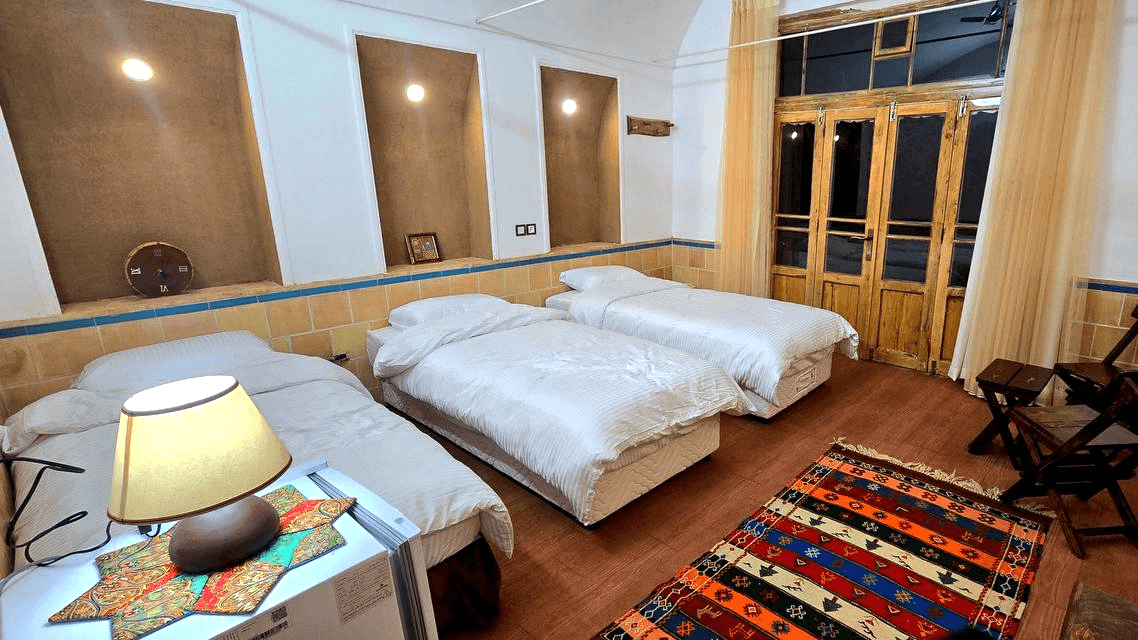 اجاره اتاق سه تخته در عقدا یزد - شهر بانو اتاق سه تخت شهربانو