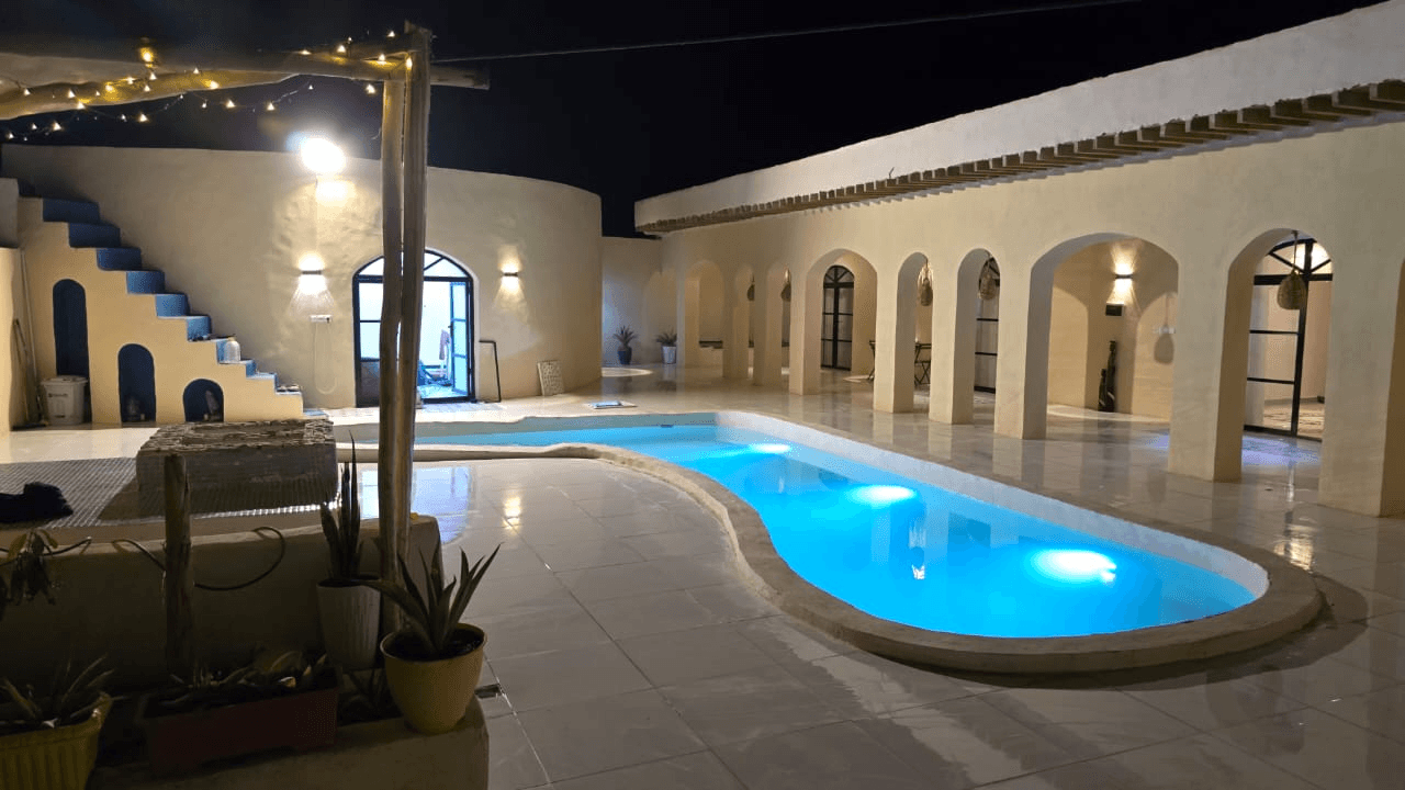 اقامتگاه بومگردی با استخر روباز در سهیلی قشم محوطه و استخر