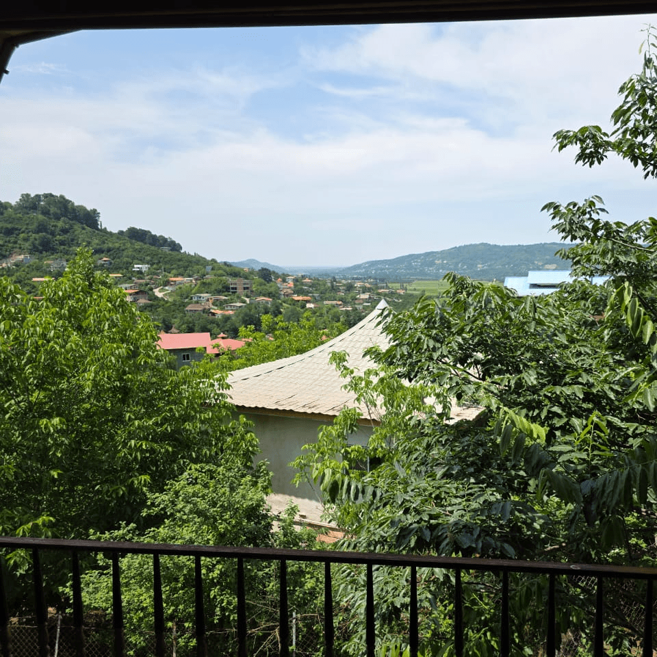 کلبه سوئیسی دوبلکس جکوزی دار در لفور نما کلبه