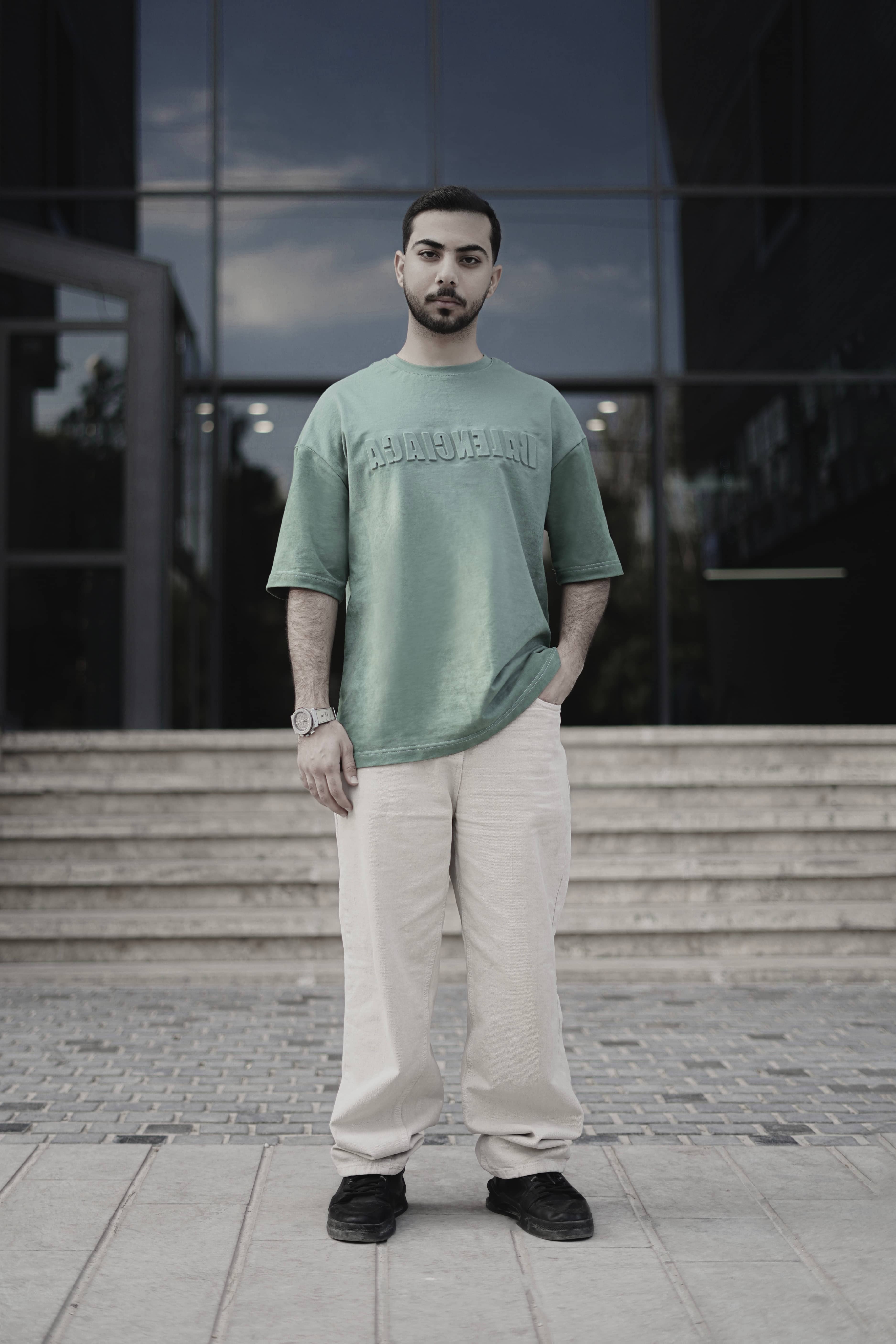 hostIntroImage-حسین بحرینی