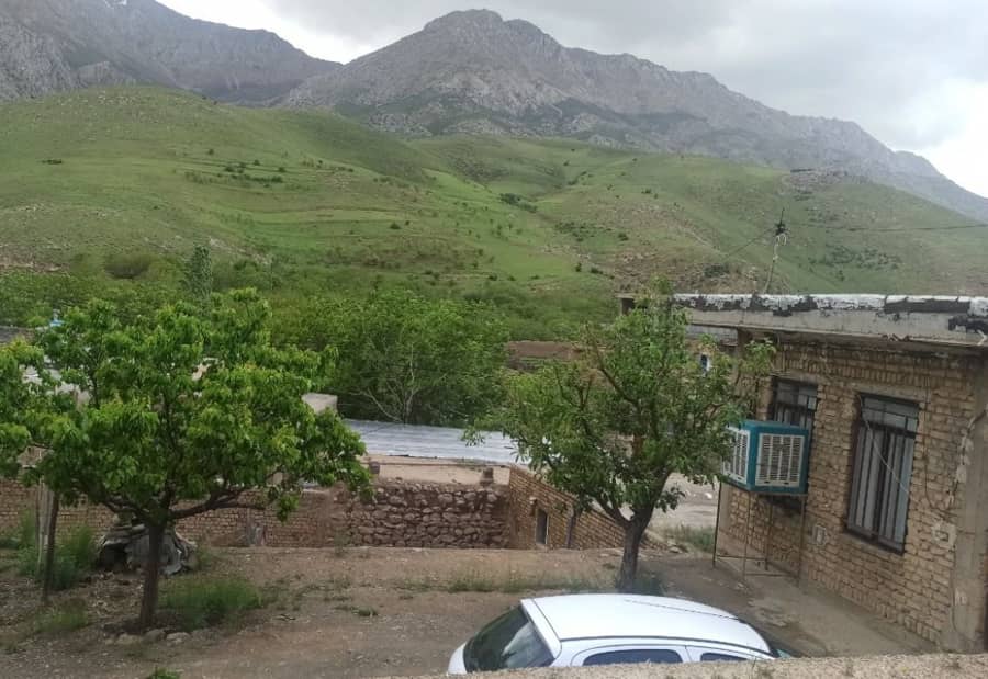 منزل ویلایی در فارسبان نهاوند حیاط و چشم انداز