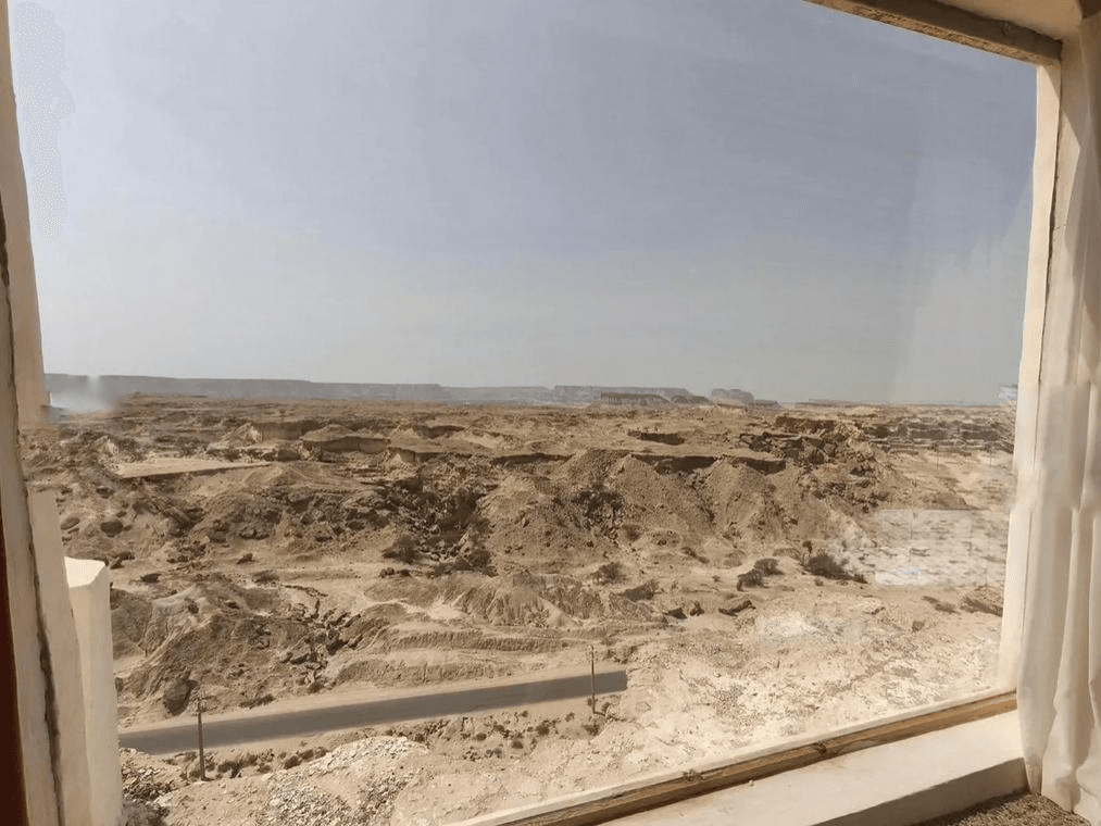 ویو اتاق به سمت بیرون