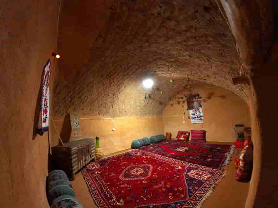 عکس بومگردی در روستای بادبر بوانات - آناهید