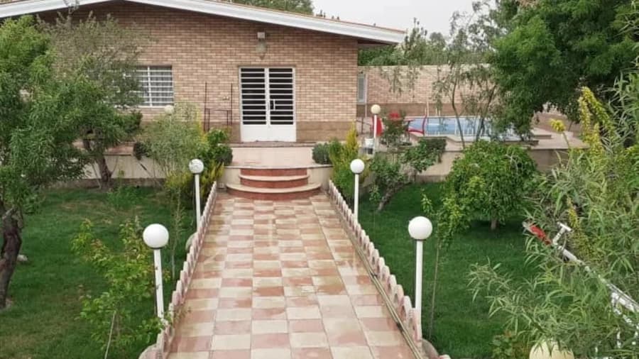 ویلا با استخر سرپوشیده آبگرم در اصفهان