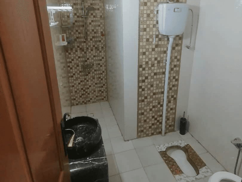 سرویس بهداشتی مشترک ایرانی ، فرنگی و حمام در طبقه اول