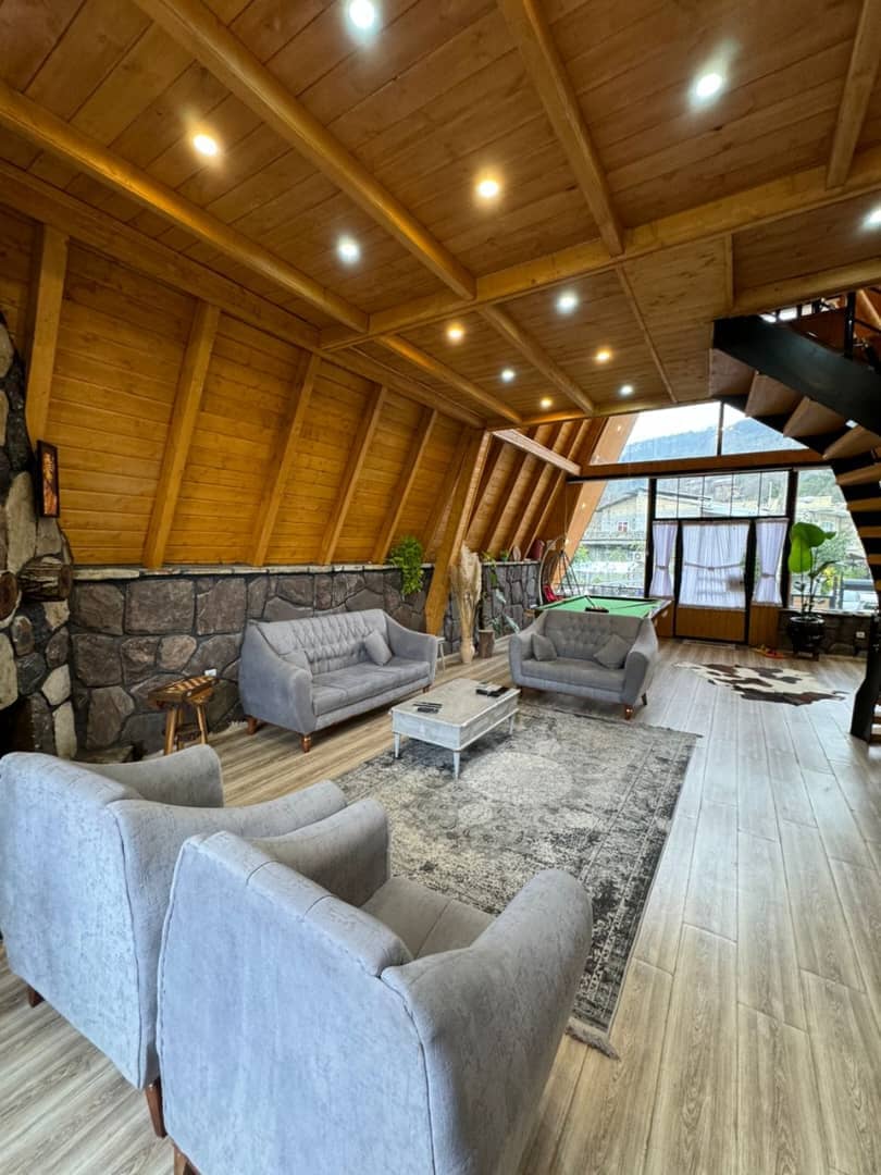 کلبه سوئیسی استخر سرپوشیده و جکوزیدار در روستای لتررامسر نما