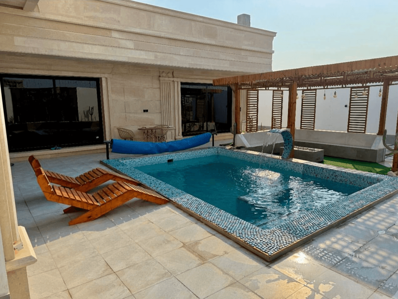 ویلا استخر روباز آبسرد در روستا دفاری قشم نما ویلا