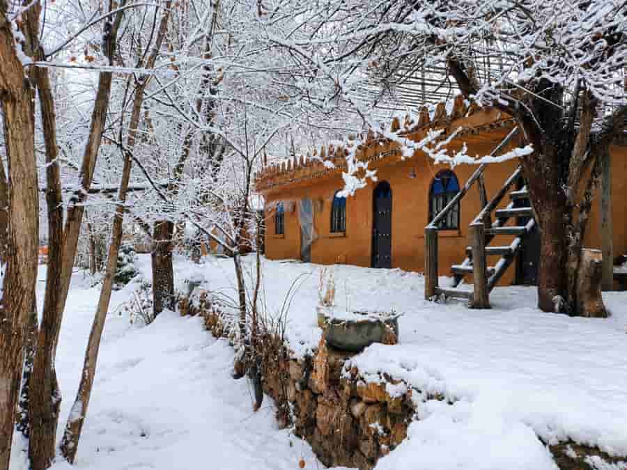 اقامتگاه بومگردی در بهشت مکان کهکران سپیدان - 12متر