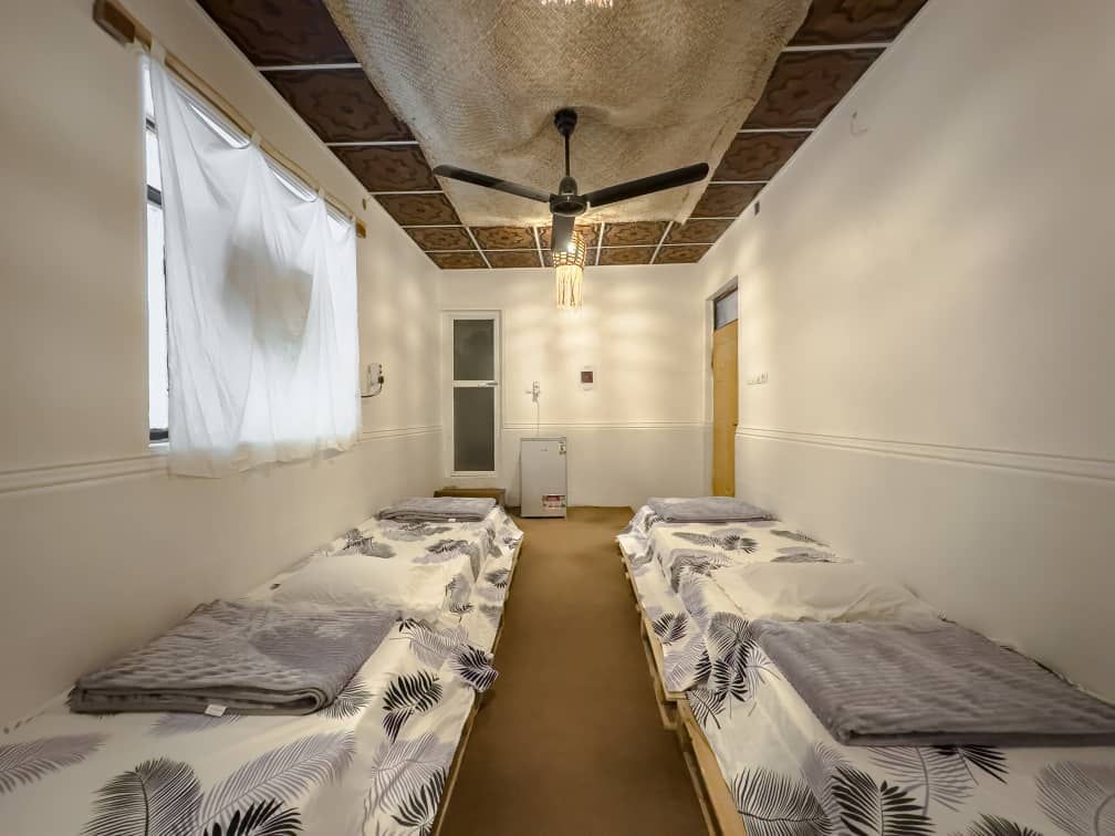 بومگردی ساحلی در روستای گامبرون سلخ - قشم نشیمن مشترک