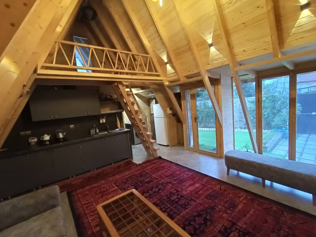 کلبه سوئیسی استخردار در روستای تجن گوکه - آستانه اشرفیه نمای کلبه