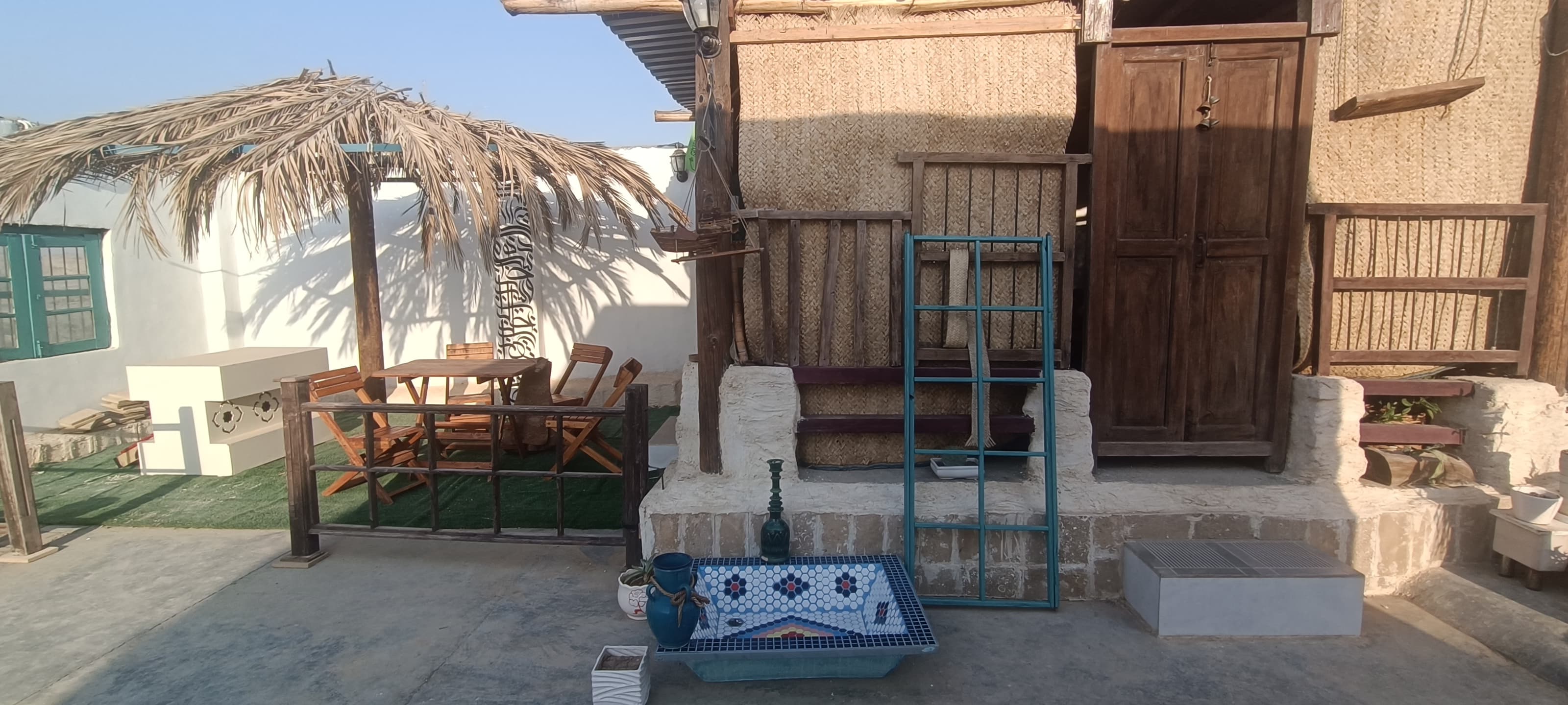 محوطه اقامتگاه