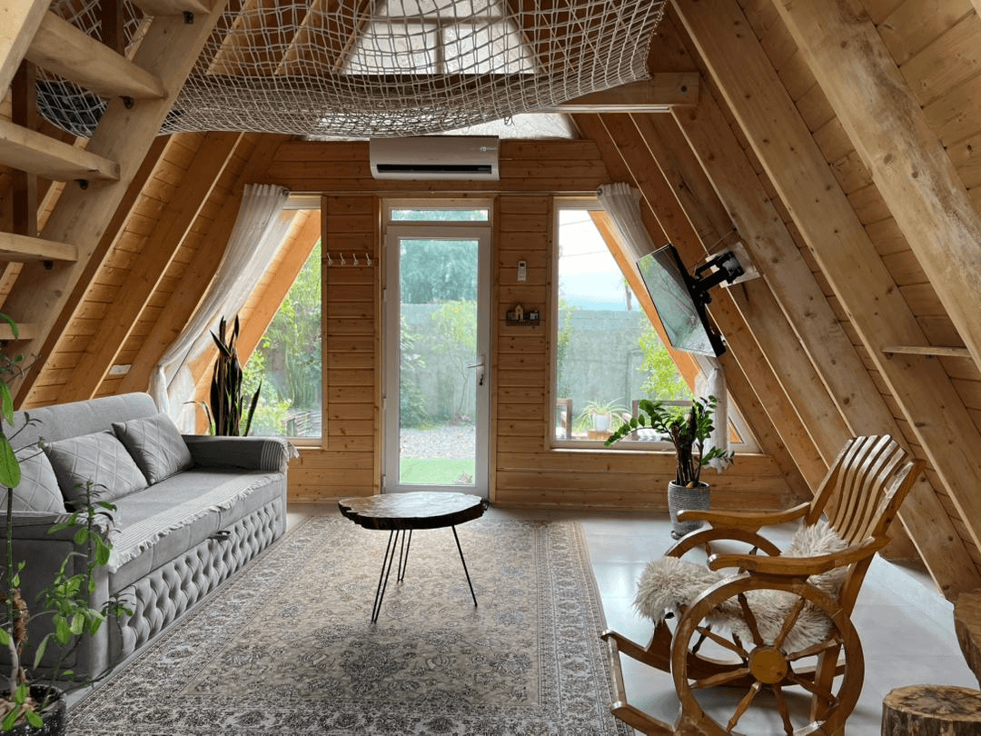 اجاره کلبه سوئیسی نزدیک ساحل در روستا میانرود رضوانشهر - زیزا نما کلبه