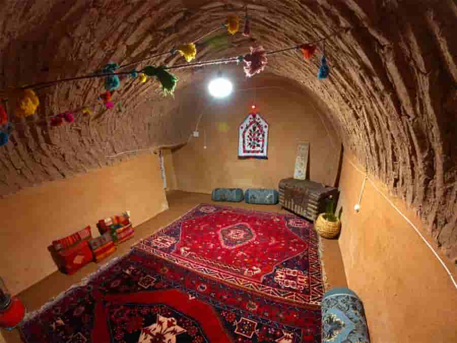 عکس بومگردی در روستای بادبر بوانات - آناهید