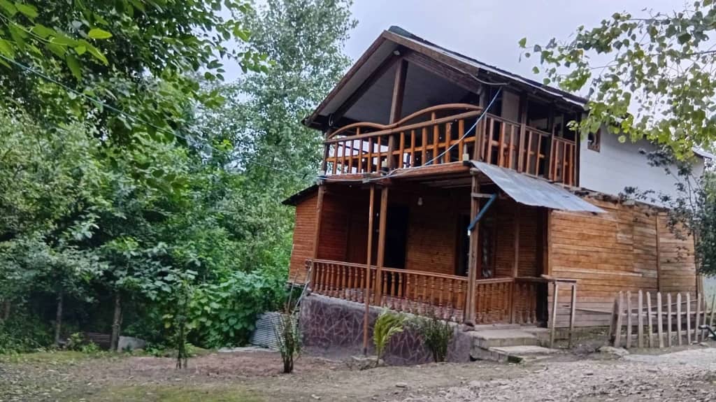کلبه چوبی جنگلی در شیرگاه روستای تمر سوادکوه - 4 نما کلبه چوبی