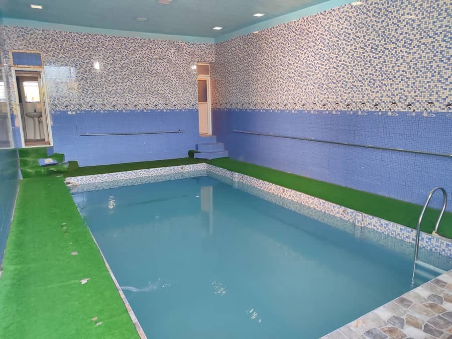 ویلا باغ با استخر سرپوشیده آبگرم در روستا گورک عالی شهر استخر سرپوشیده آبگرم