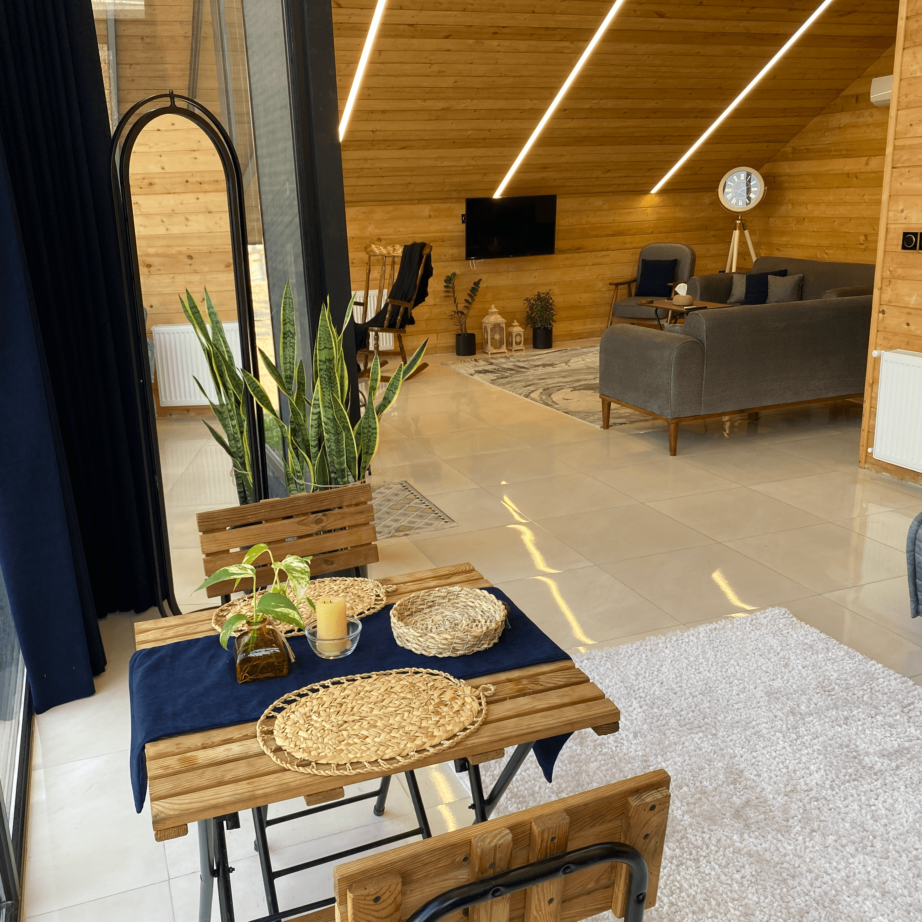 کلبه شیشه ای در روستای معاف ماسال - افرا نما