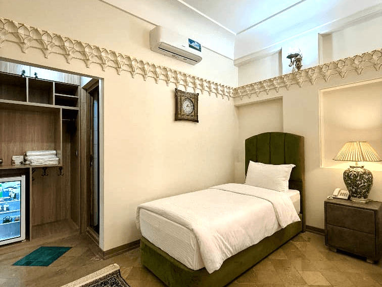 اجاره اتاق سه تخته در هشت بهشت اصفهان - استاندارد سه تخته استاندارد